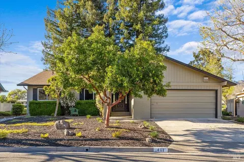 411 Twin Lakes Cir, Santa Rosa, CA 95409