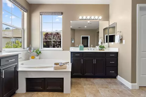Bath - 7072 Alder Creek Rd, Vallejo, CA 94591 photo 4 of 7