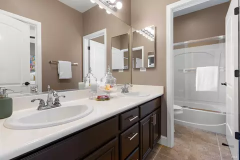 Bath - 7072 Alder Creek Rd, Vallejo, CA 94591 photo 6 of 7