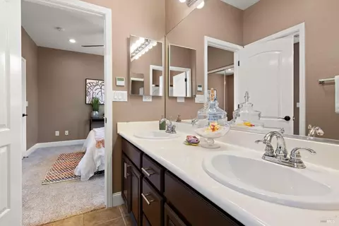 Bath - 7072 Alder Creek Rd, Vallejo, CA 94591 photo 7 of 7