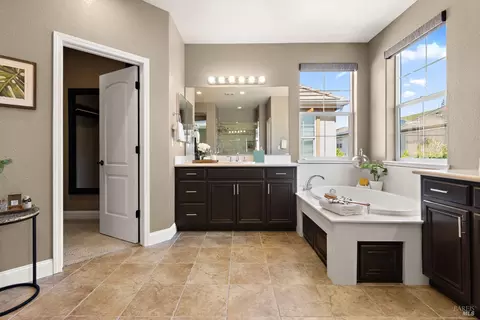 Bath - 7072 Alder Creek Rd, Vallejo, CA 94591 photo 3 of 7