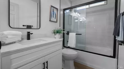 Bath - 873 Knights Cir, Vallejo, CA 94591 photo 3 of 3