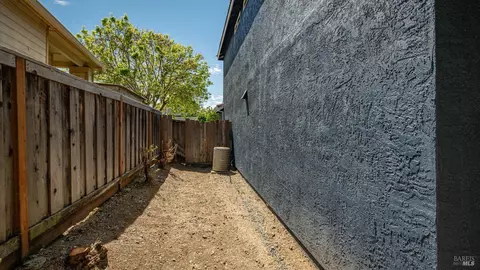 Exterior - 873 Knights Cir, Vallejo, CA 94591 photo 10 of 10