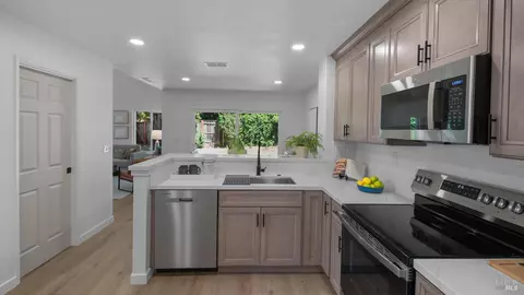 Kitchen - 873 Knights Cir, Vallejo, CA 94591 photo 3 of 3