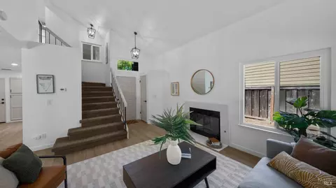 Living - 873 Knights Cir, Vallejo, CA 94591 photo 2 of 3
