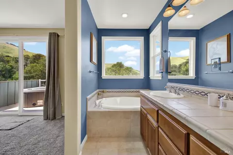 Bath - 6561 Deerfield Dr, Vallejo, CA 94591 photo 5 of 6
