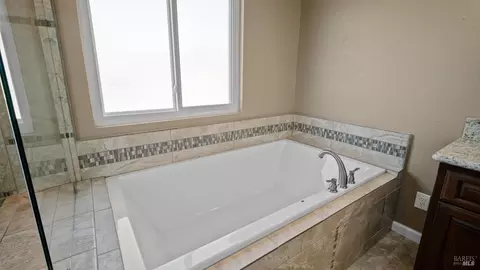 Bath - 2913 Willow Ct, Fairfield, CA 94533 photo 9 of 11