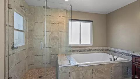 Bath - 2913 Willow Ct, Fairfield, CA 94533 photo 7 of 11