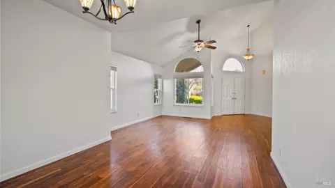 Living - 2913 Willow Ct, Fairfield, CA 94533 photo 3 of 4