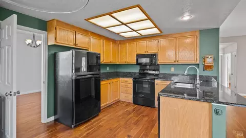Kitchen - 2913 Willow Ct, Fairfield, CA 94533 photo 2 of 4
