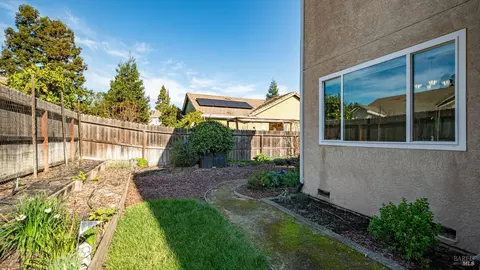 Exterior - 2913 Willow Ct, Fairfield, CA 94533 photo 10 of 12