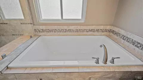 Bath - 2913 Willow Ct, Fairfield, CA 94533 photo 11 of 11