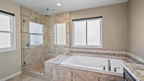 Bath - 2913 Willow Ct, Fairfield, CA 94533 photo 6 of 11