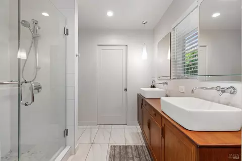 Bath - 859 4th St E, Sonoma, CA 95476 photo 3 of 5