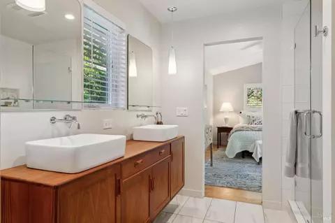 Bath - 859 4th St E, Sonoma, CA 95476 photo 4 of 5