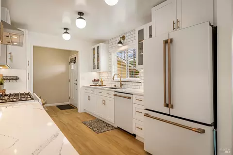 Kitchen - 401 Buck Ave, Vacaville, CA 95688 photo 6 of 8