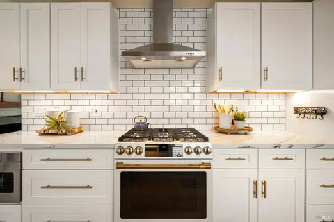 Kitchen - 401 Buck Ave, Vacaville, CA 95688 photo 4 of 8