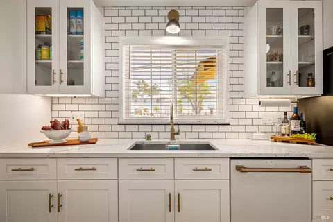 Kitchen - 401 Buck Ave, Vacaville, CA 95688 photo 3 of 8