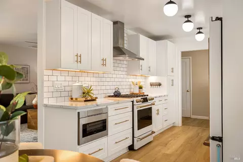 Kitchen - 401 Buck Ave, Vacaville, CA 95688 photo 8 of 8
