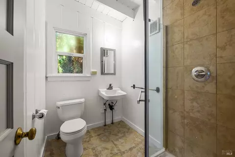 Bath - 20719 Foothill Dr, Monte Rio, CA 95462 photo 1 of 2