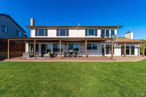 312 Baker Ct, Benicia, CA 94510