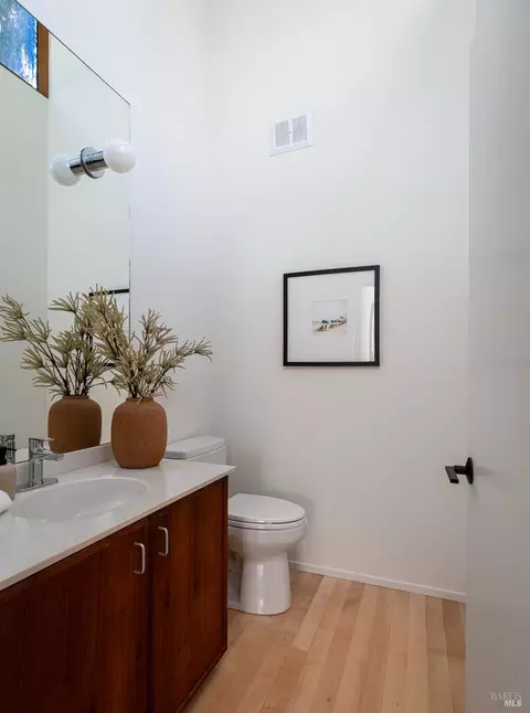 Bath - 5 Marsh Dr, Mill Valley, CA 94941 photo 1 of 5