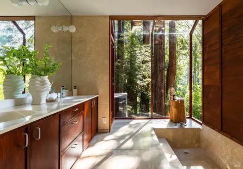 Bath - 5 Marsh Dr, Mill Valley, CA 94941 photo 2 of 5
