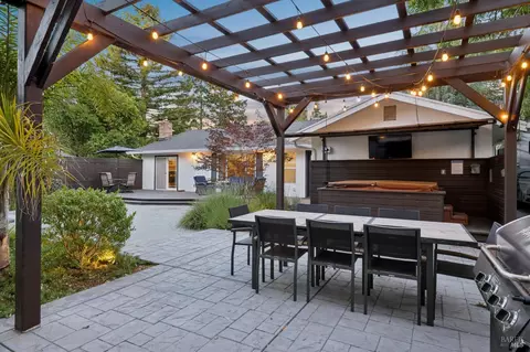 17667 Arnold Dr, Sonoma, CA 95476