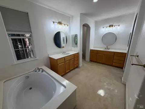 Bath - 6223 Newhaven Ln, Vallejo, CA 94591 photo 4 of 4