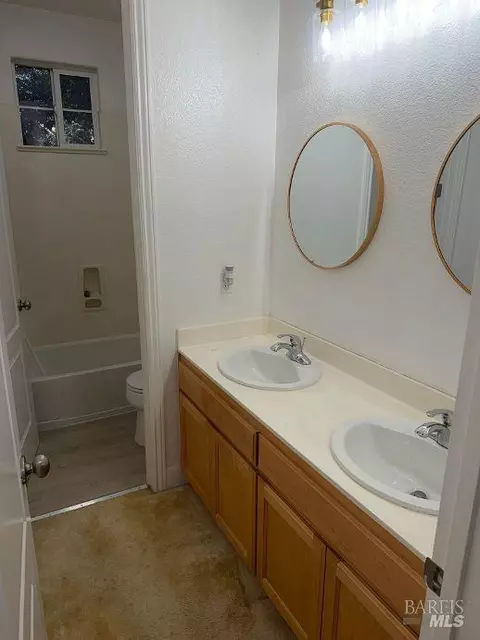 Bath - 6223 Newhaven Ln, Vallejo, CA 94591 photo 2 of 4