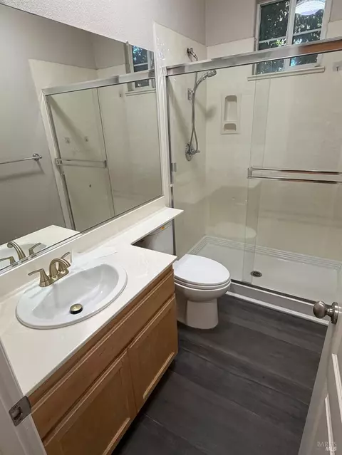 Bath - 6223 Newhaven Ln, Vallejo, CA 94591 photo 1 of 4