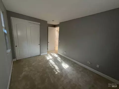 Bedroom - 6223 Newhaven Ln, Vallejo, CA 94591 photo 5 of 7
