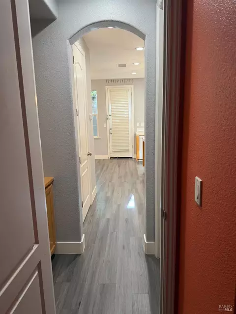 Entry Way - 6223 Newhaven Ln, Vallejo, CA 94591 photo 1 of 3