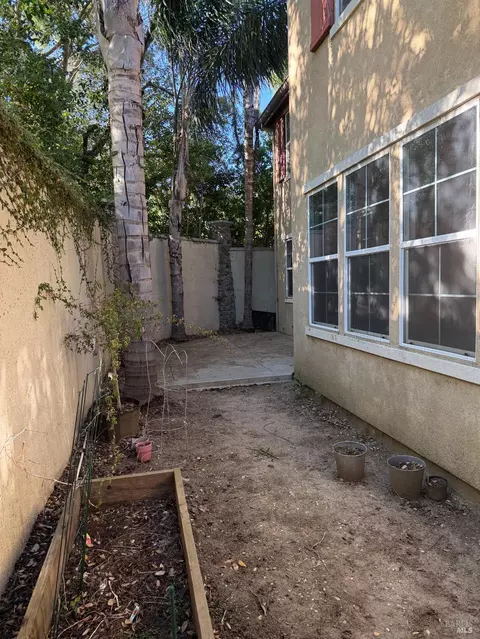Exterior - 6223 Newhaven Ln, Vallejo, CA 94591 photo 3 of 5