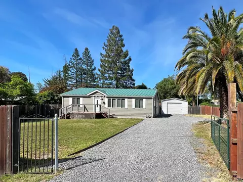 565 Milani Dr, Ukiah, CA 95482