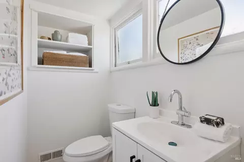 Bath - 75 Platt Ave, Sausalito, CA 94965 photo 2 of 2