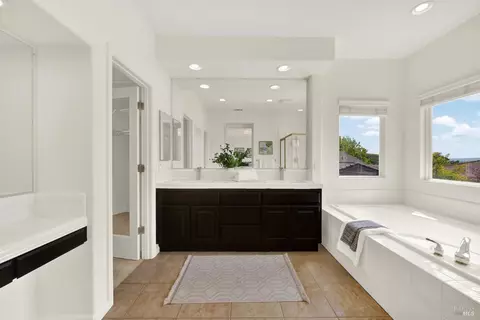 Bath - 2627 Feldspar Ct, Vallejo, CA 94591 photo 2 of 6