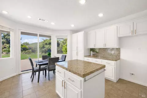 Kitchen - 2627 Feldspar Ct, Vallejo, CA 94591 photo 6 of 9