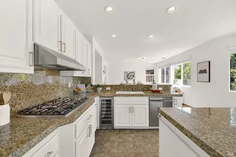 Kitchen - 2627 Feldspar Ct, Vallejo, CA 94591 photo 3 of 9