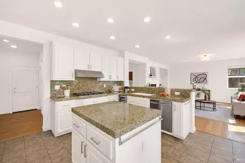 Kitchen - 2627 Feldspar Ct, Vallejo, CA 94591 photo 7 of 9