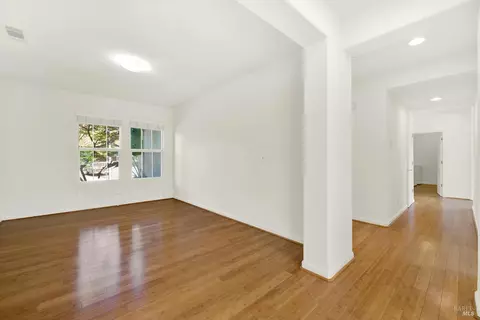 Living - 2627 Feldspar Ct, Vallejo, CA 94591 photo 3 of 8