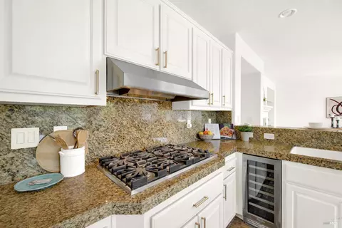 Kitchen - 2627 Feldspar Ct, Vallejo, CA 94591 photo 4 of 9