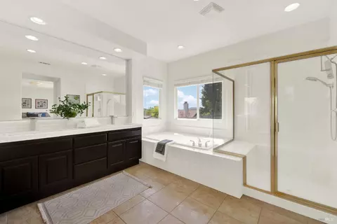 Bath - 2627 Feldspar Ct, Vallejo, CA 94591 photo 3 of 6