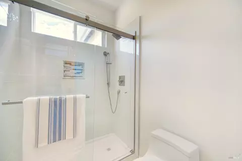 Bath - 2627 Feldspar Ct, Vallejo, CA 94591 photo 6 of 6