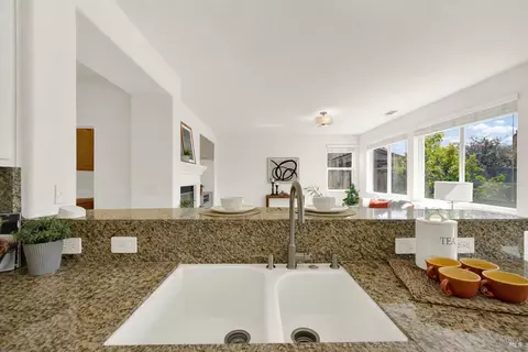 Kitchen - 2627 Feldspar Ct, Vallejo, CA 94591 photo 8 of 9