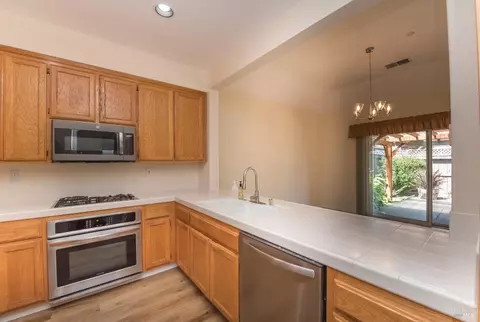 Kitchen - 741 Tommy Dorsey Ct, Windsor, CA 95492 photo 2 of 2
