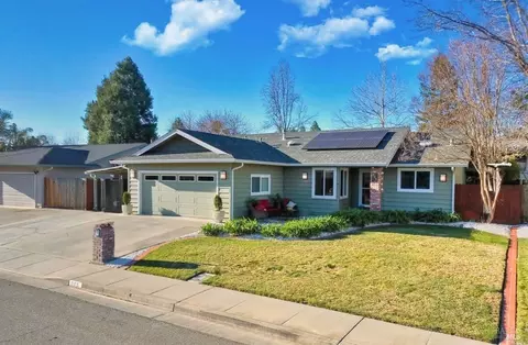 995 Mason Ct, Dixon, CA 95620