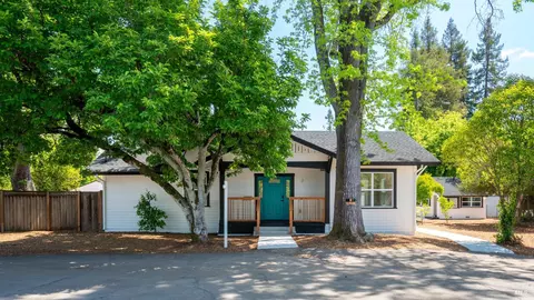1524 Fair Oaks Ct, Santa Rosa, CA 95404