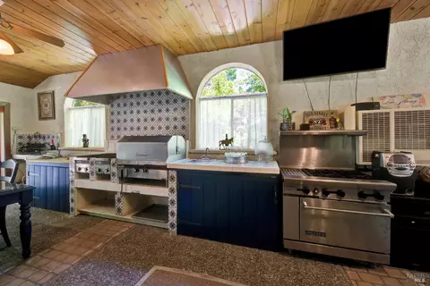 Kitchen - 6161 Circle C Ln, Dixon, CA 95620 photo 11 of 12
