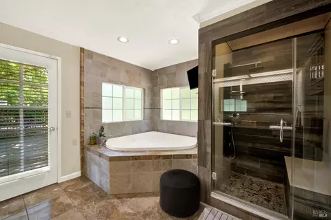 Bath - 6161 Circle C Ln, Dixon, CA 95620 photo 4 of 5